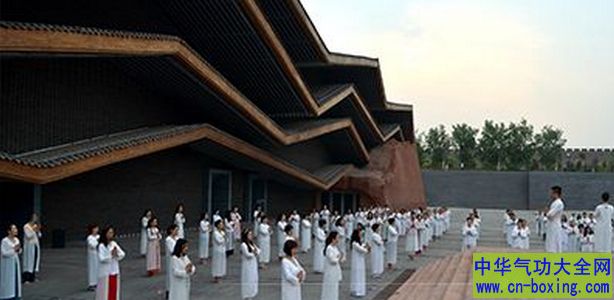 以“中国功夫”为主题的空瑜伽