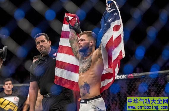 科迪首回合KO击败阿尔梅达保持全胜战绩