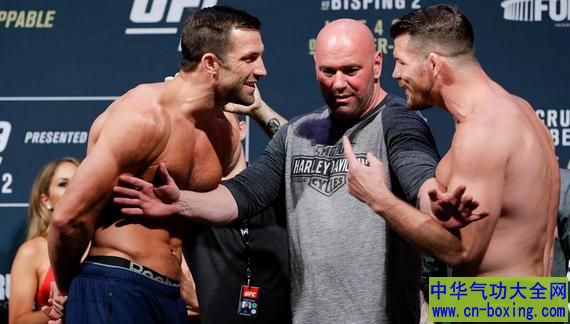 比斯平首回合KO洛克霍德成功加冕