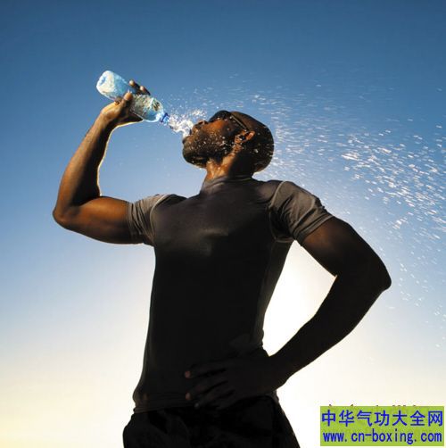 喝水太多会中毒 一天要喝多少水才健康