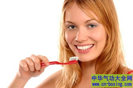 防蛀牙 医师称:最好只吃三餐